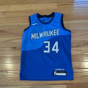Giannis Antetokounmpo jersey